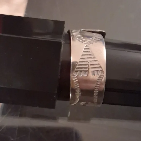 VINTAGE NATIVE AMERICAN NAVAJO SILVER RING